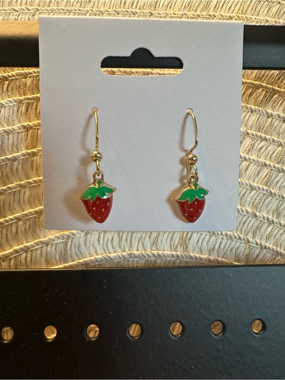 Cute Strawberry Dangle Earrings - Red & Green